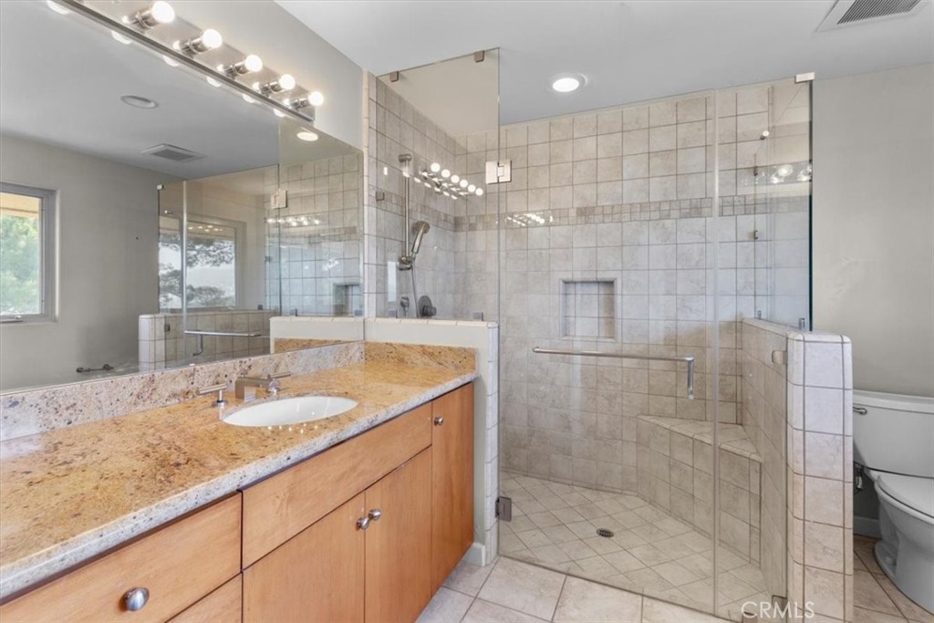 2377 Silver Ridge Avenue