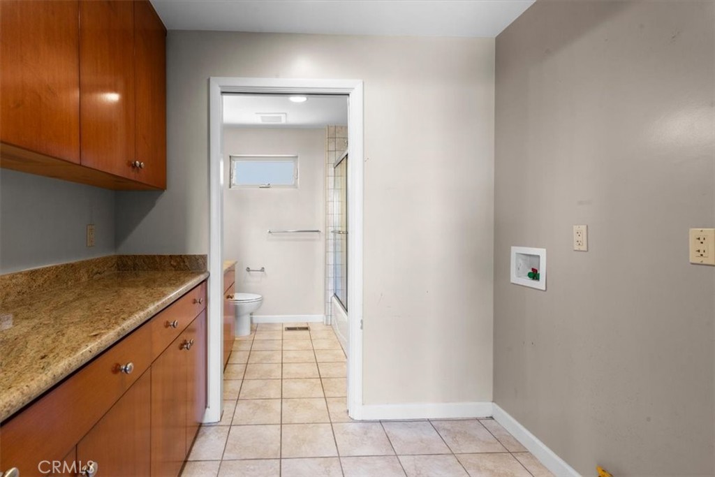 2377 Silver Ridge Avenue