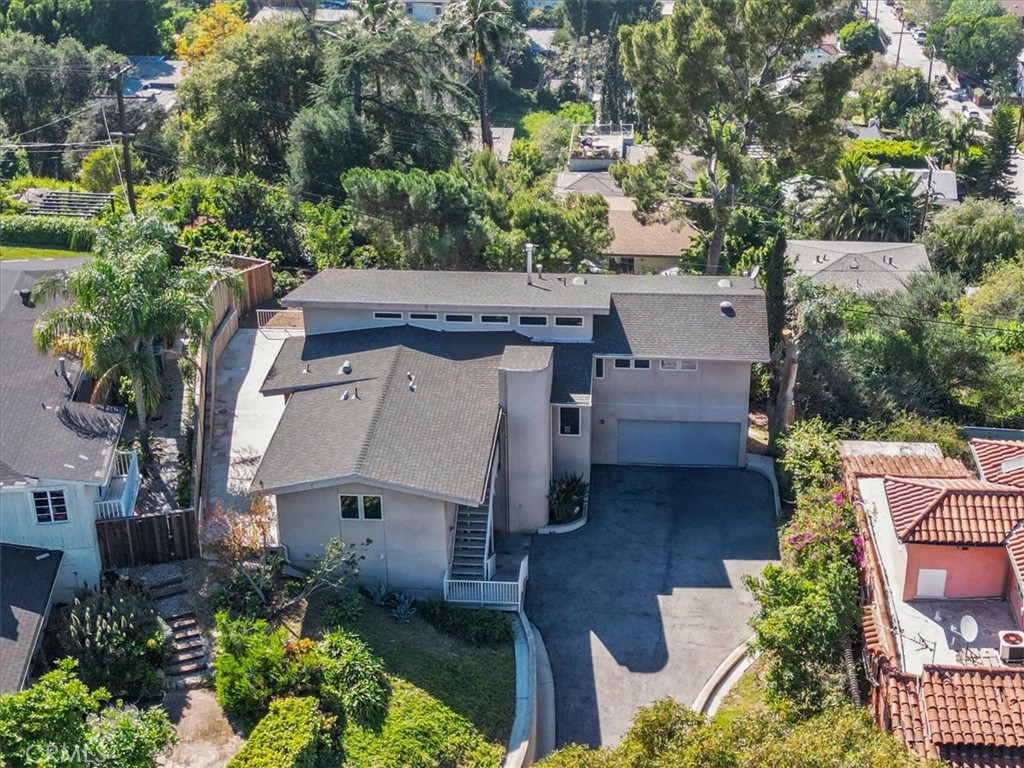 2377 Silver Ridge Avenue