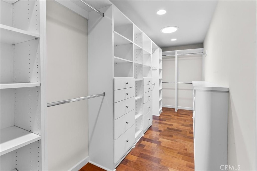 2377 Silver Ridge Avenue