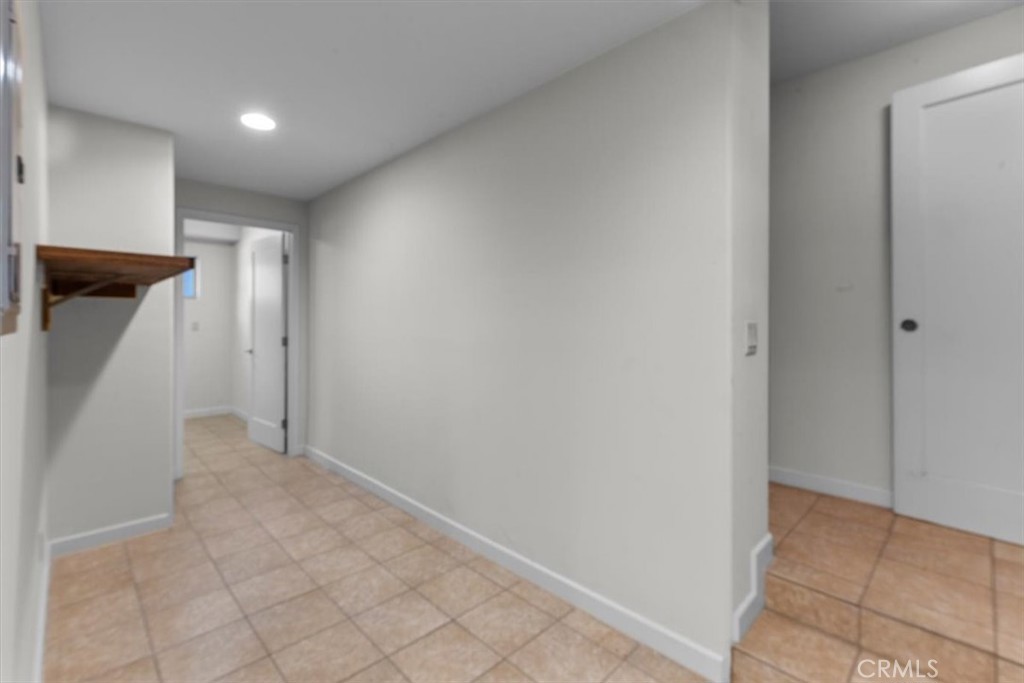 2377 Silver Ridge Avenue