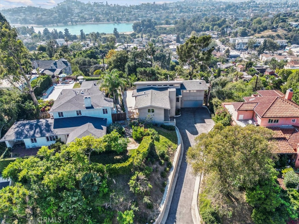 2377 Silver Ridge Avenue