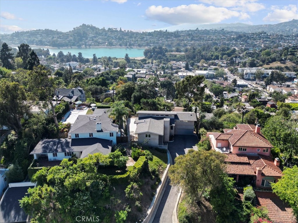 2377 Silver Ridge Avenue