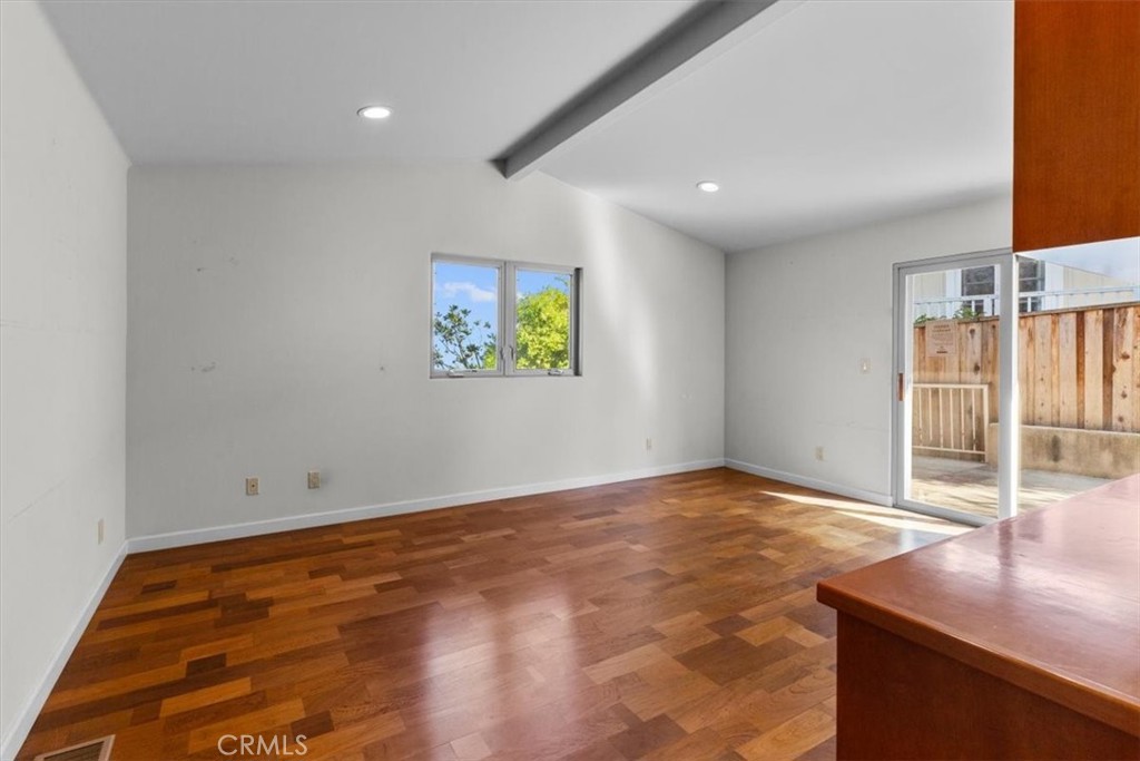 2377 Silver Ridge Avenue