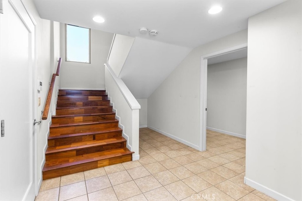2377 Silver Ridge Avenue