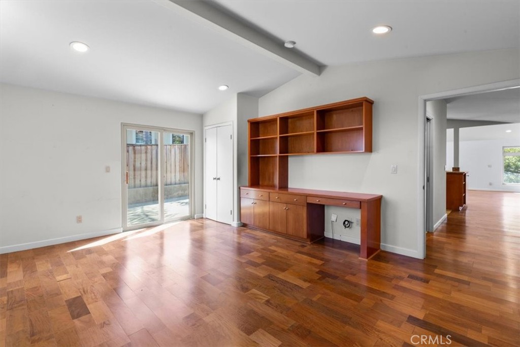 2377 Silver Ridge Avenue