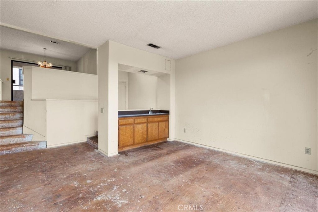 1140 Walnut Grove