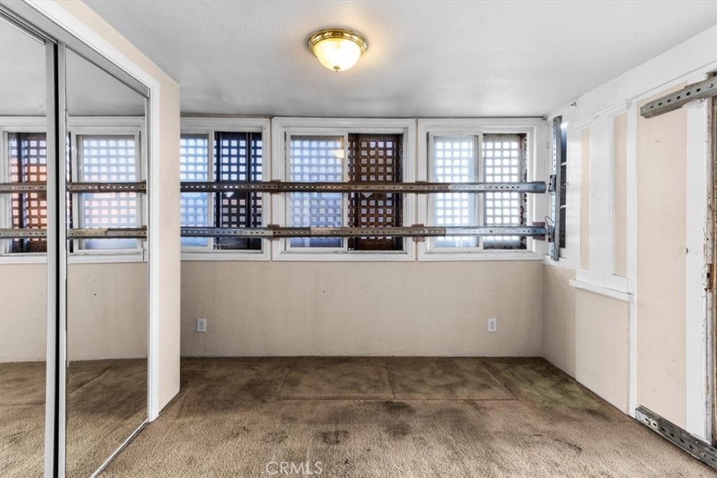 324 W 47th Place