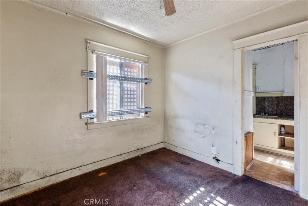 324 W 47th Place