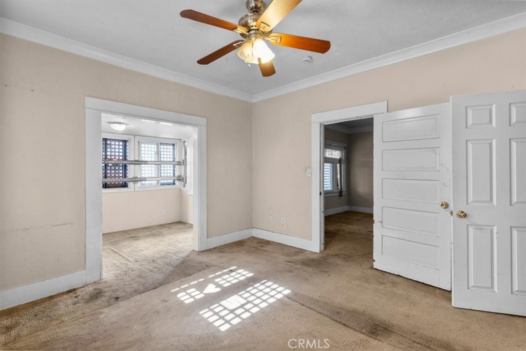 324 W 47th Place