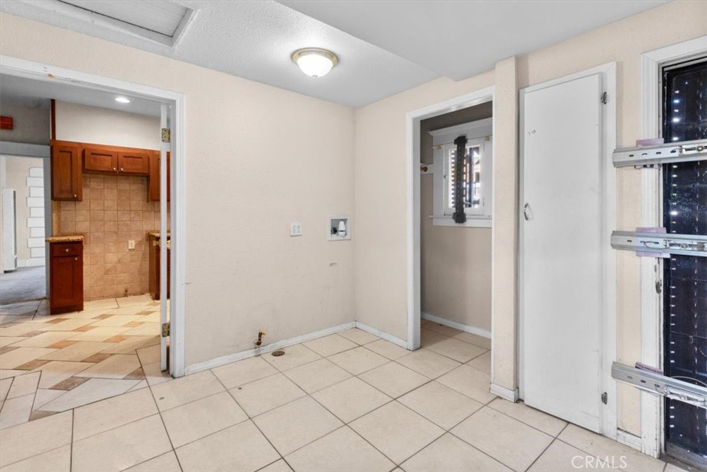 324 W 47th Place