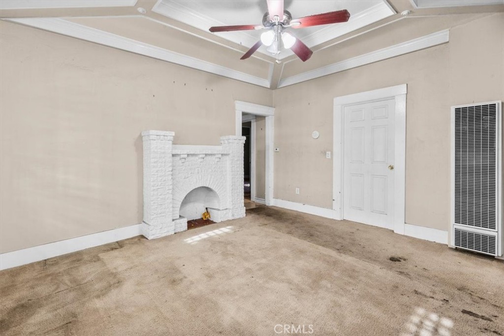 324 W 47th Place