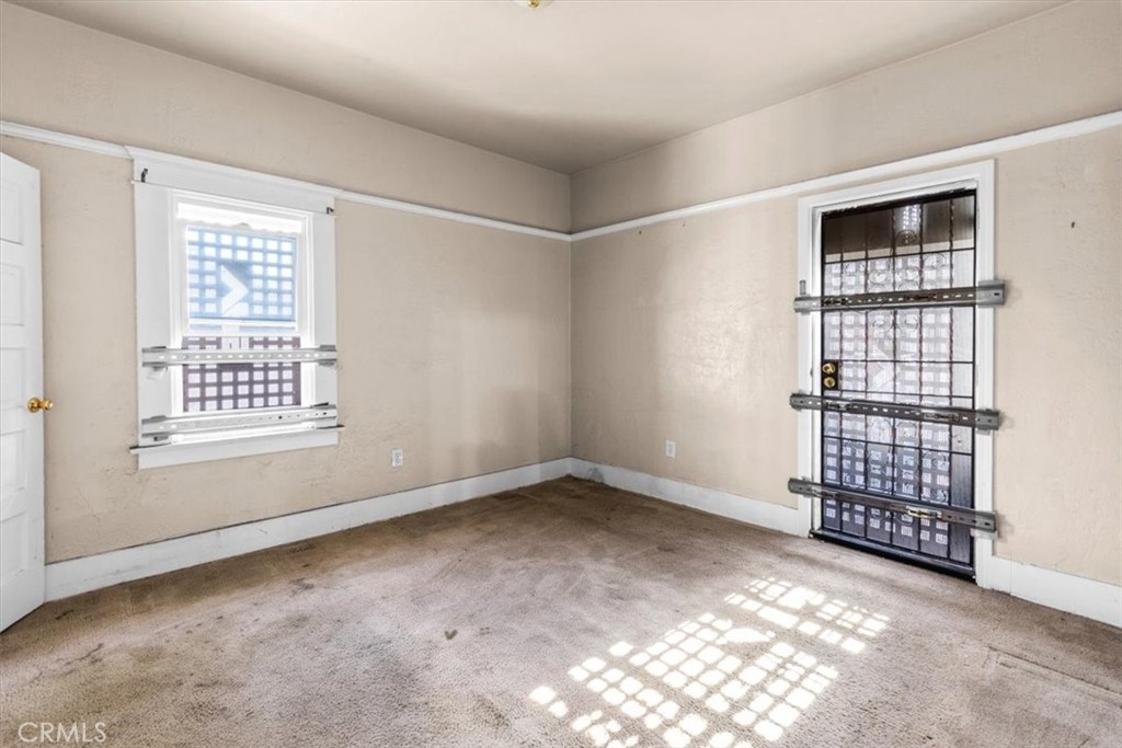 324 W 47th Place