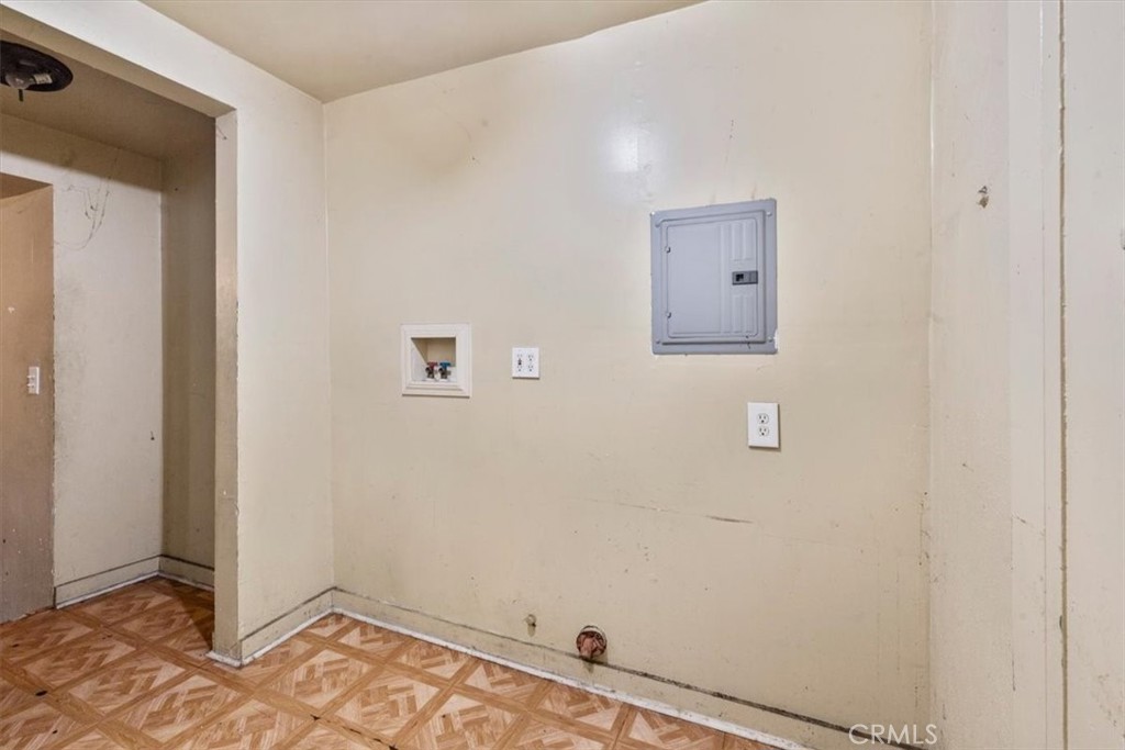 324 W 47th Place