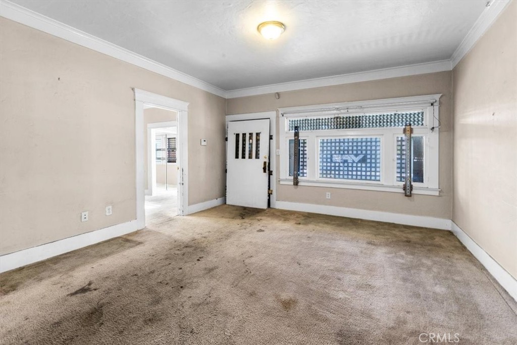 324 W 47th Place