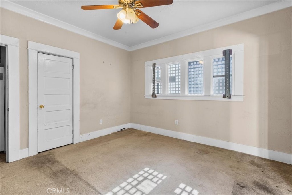 324 W 47th Place