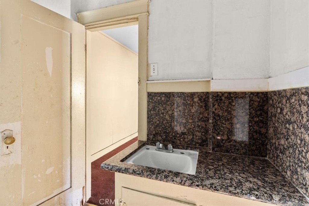 324 W 47th Place