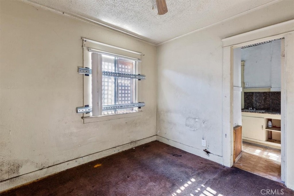 324 W 47th Place