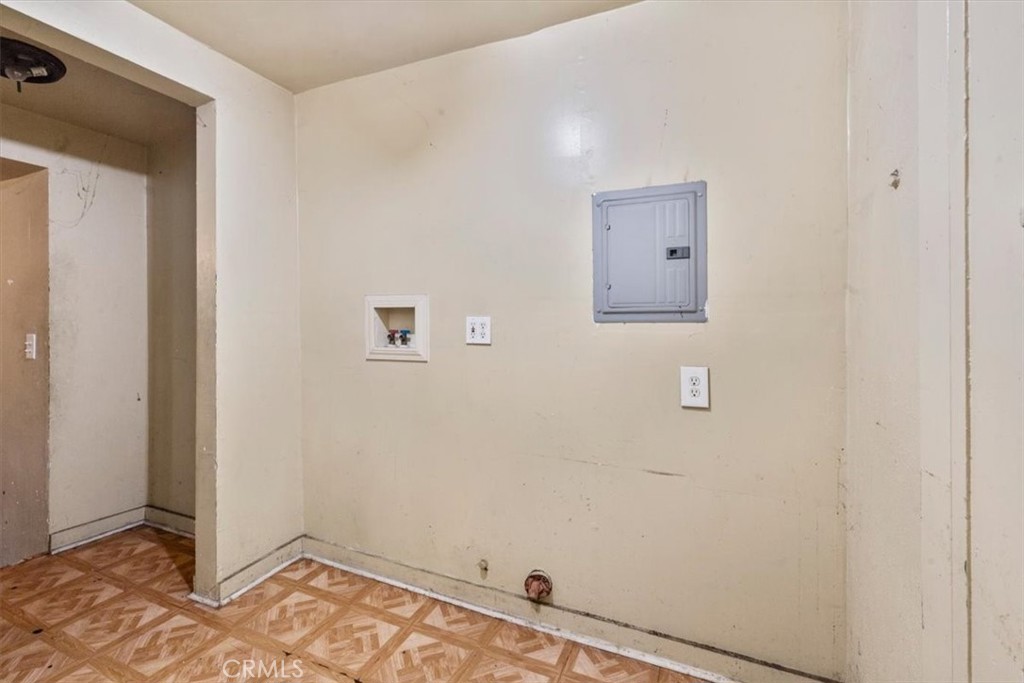 324 W 47th Place