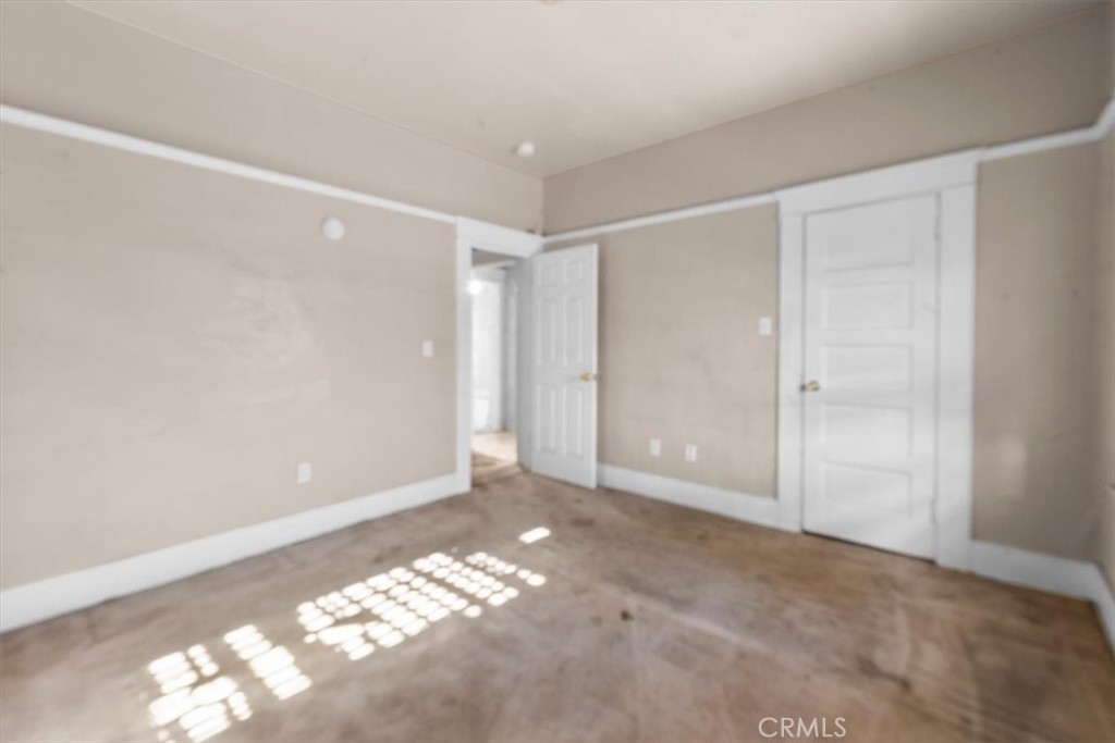 324 W 47th Place