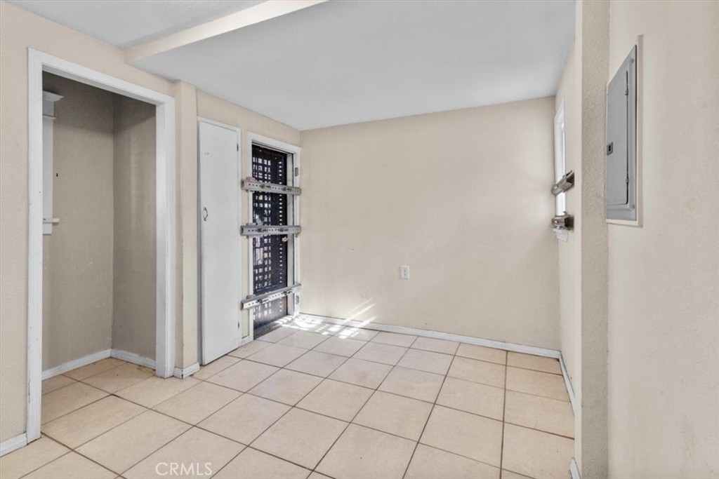 324 W 47th Place