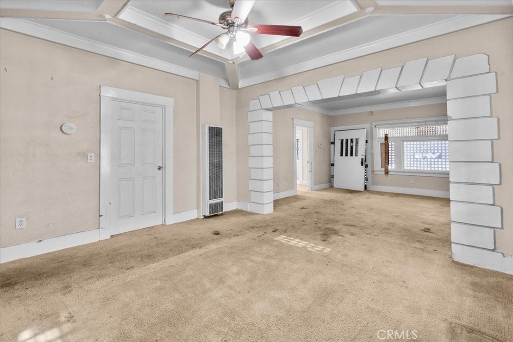 324 W 47th Place