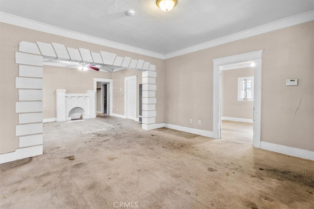 324 W 47th Place
