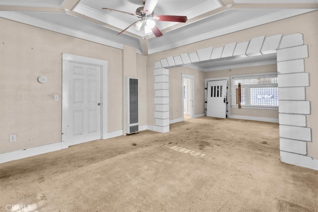 324 W 47th Place