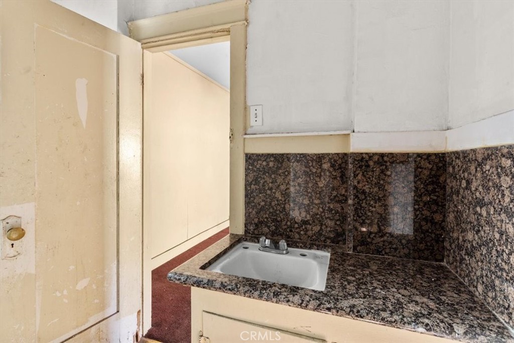 324 W 47th Place