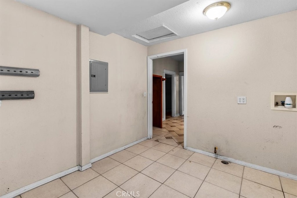 324 W 47th Place