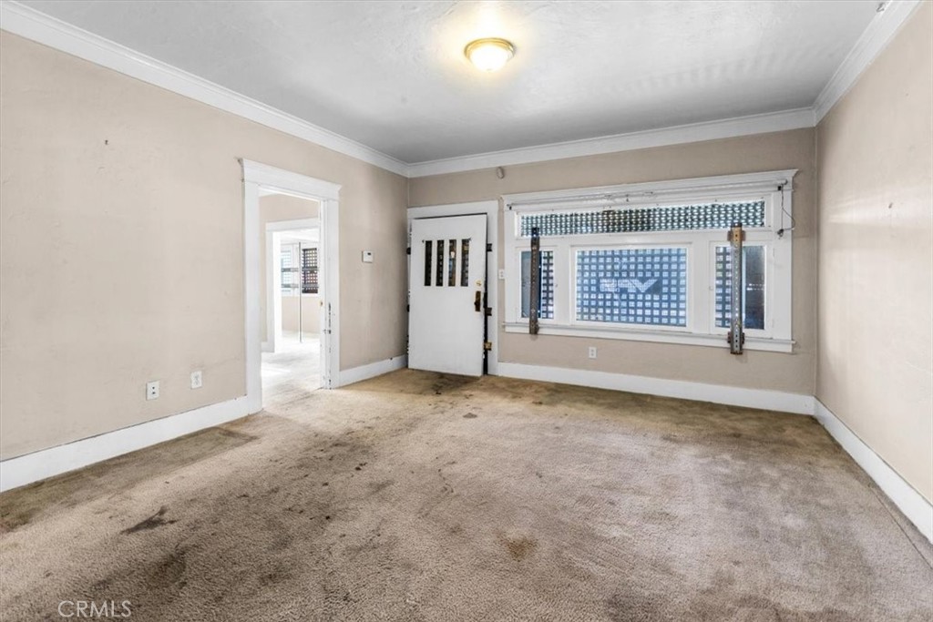 324 W 47th Place