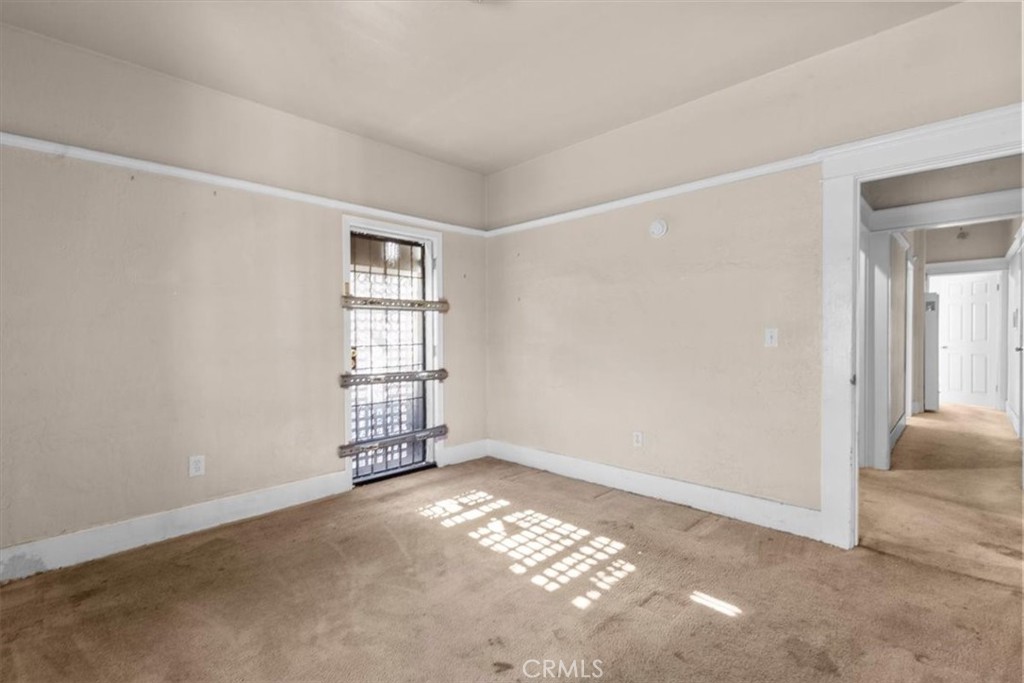 324 W 47th Place