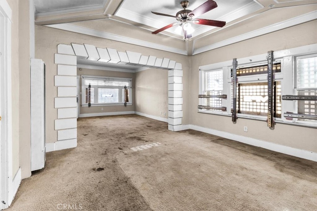 324 W 47th Place