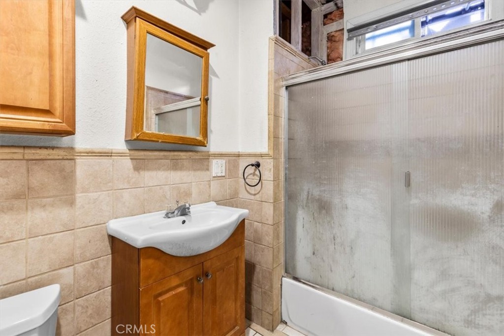 324 W 47th Place