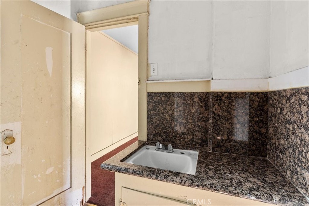 324 W 47th Place