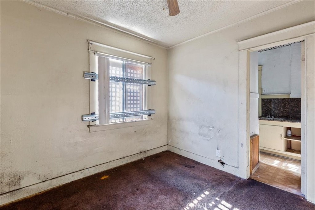 324 W 47th Place