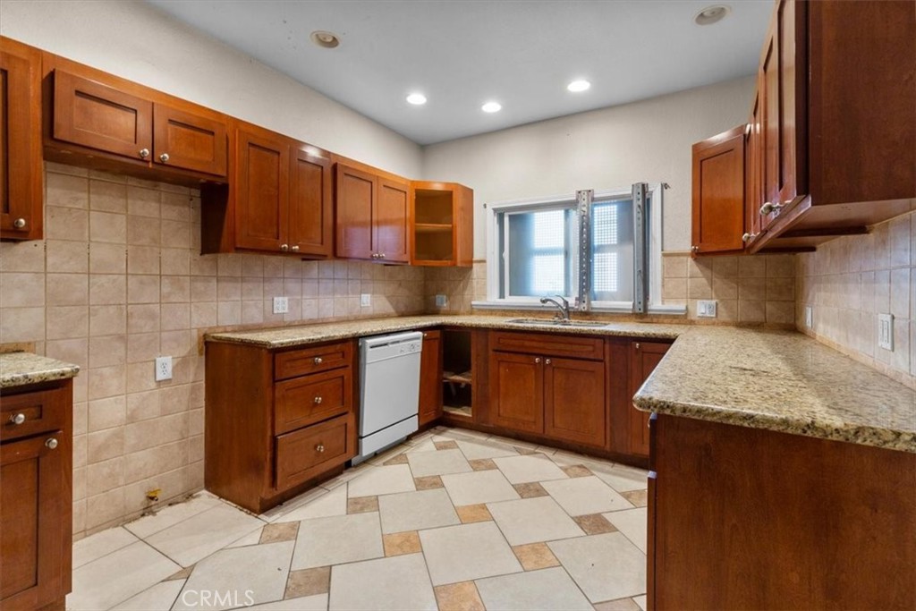 324 W 47th Place