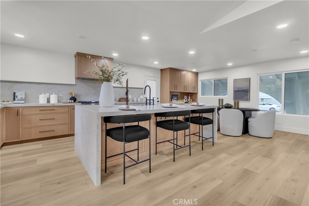 2525 N Pacific