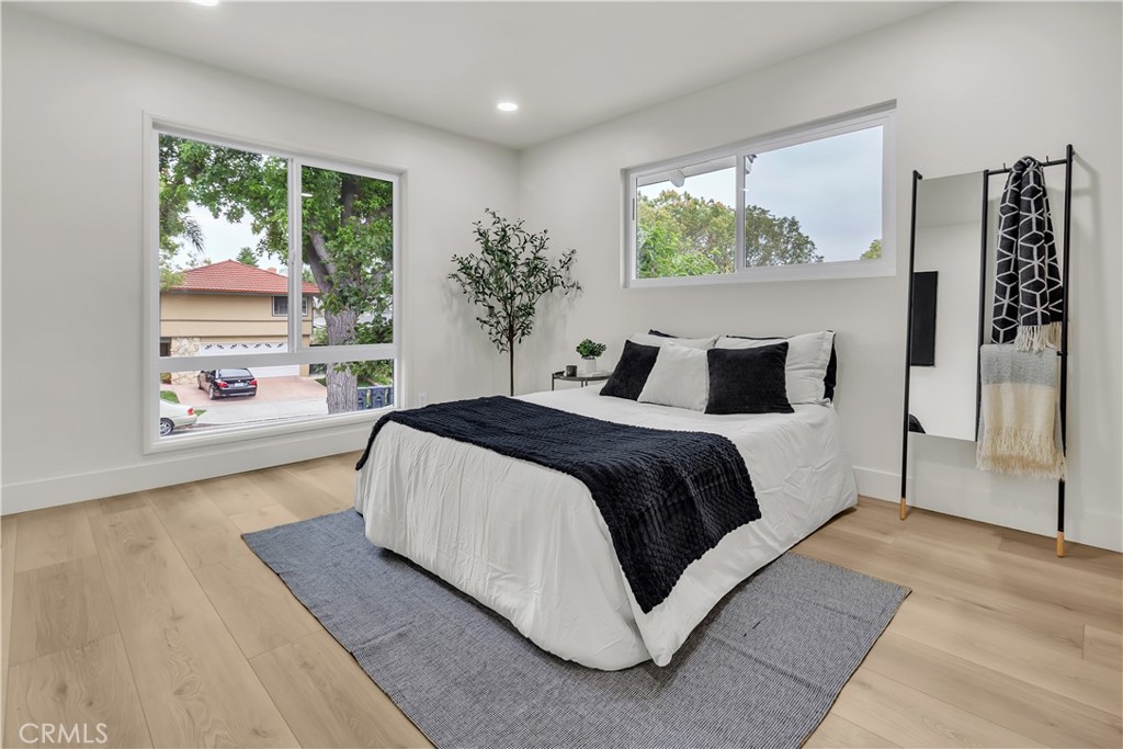 2525 N Pacific