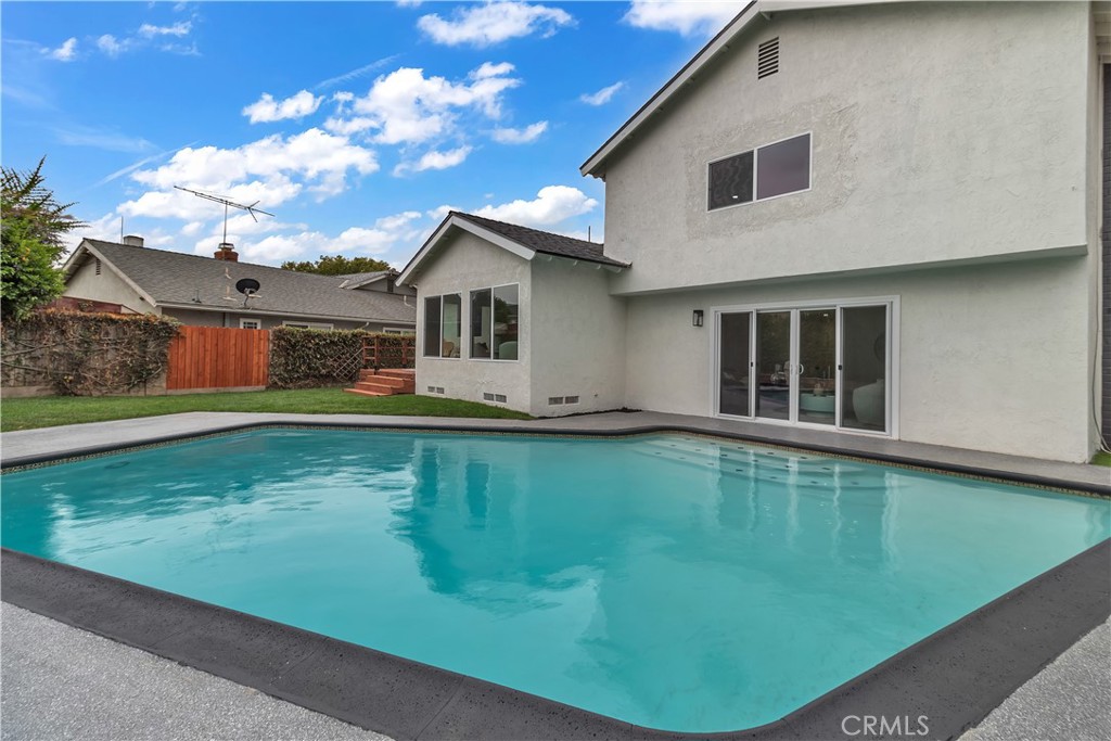 2525 N Pacific
