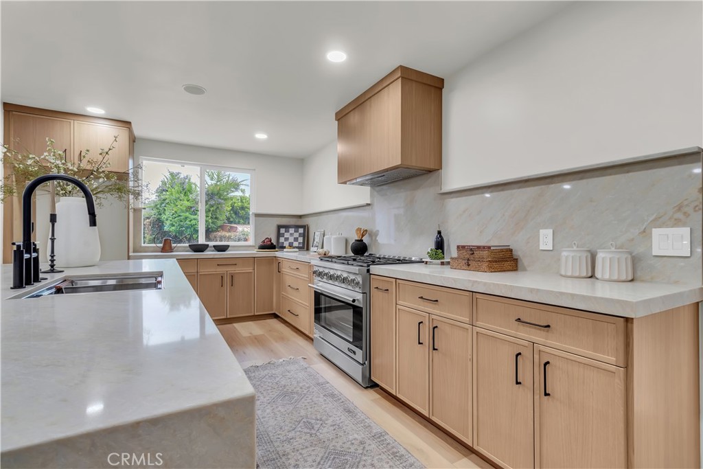 2525 N Pacific