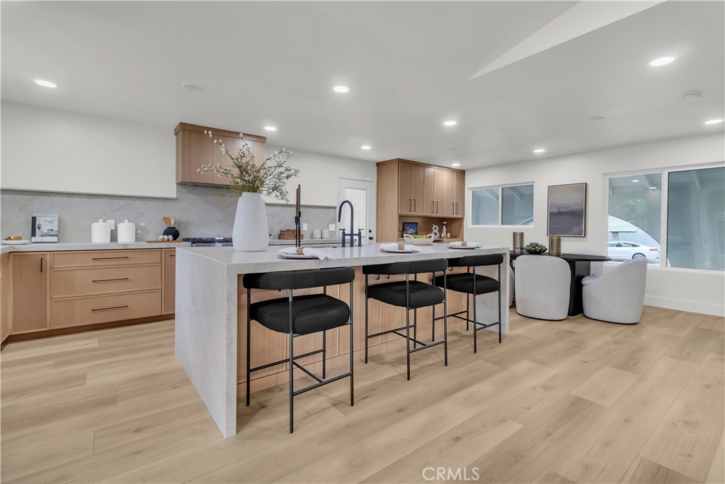 2525 N Pacific