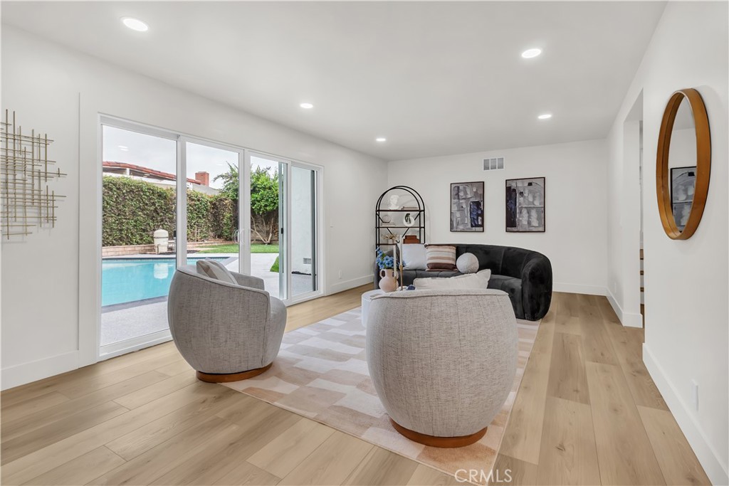2525 N Pacific