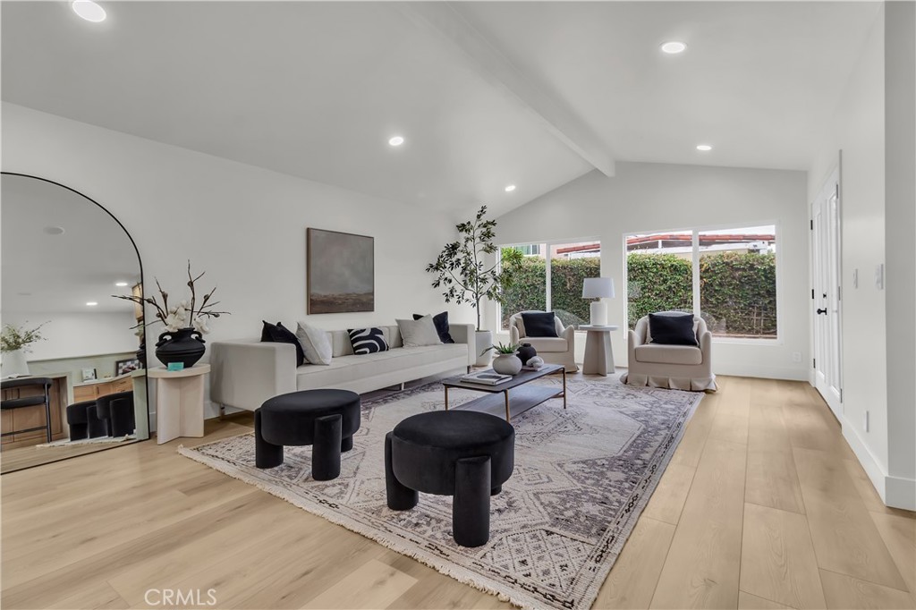 2525 N Pacific
