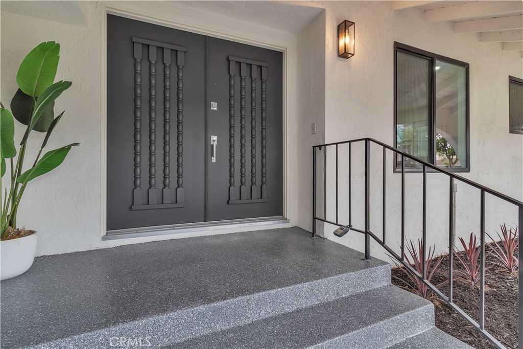 2525 N Pacific