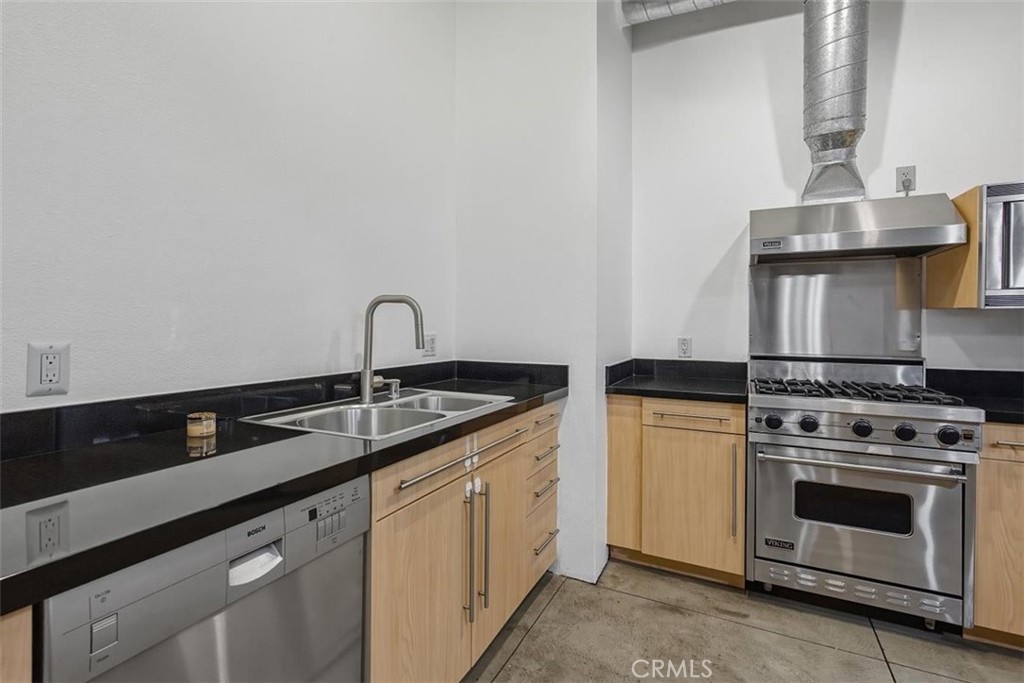 835 Locust Avenue 317