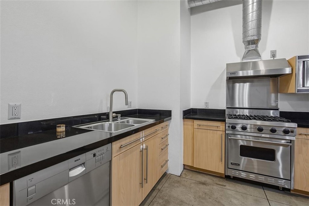 835 Locust Avenue 317