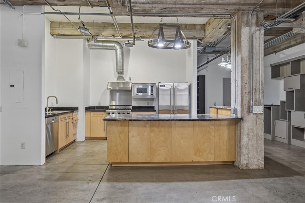 835 Locust Avenue 317