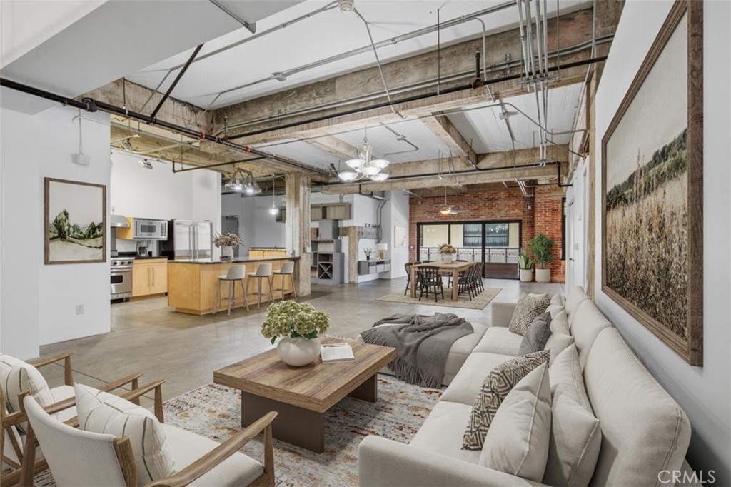 835 Locust Avenue 317