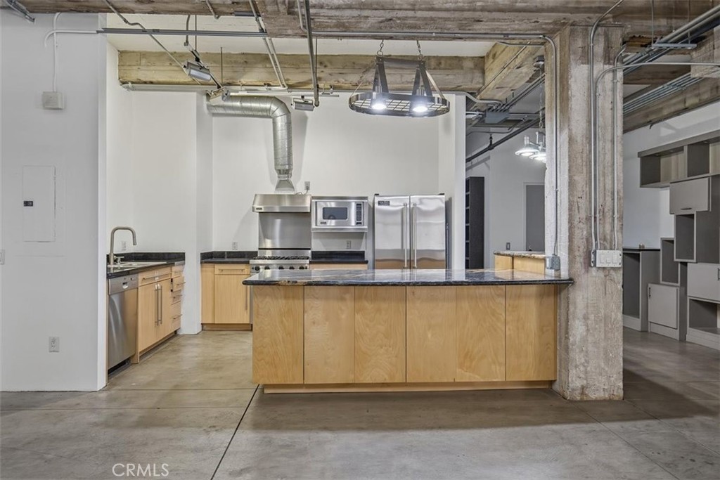 835 Locust Avenue 317